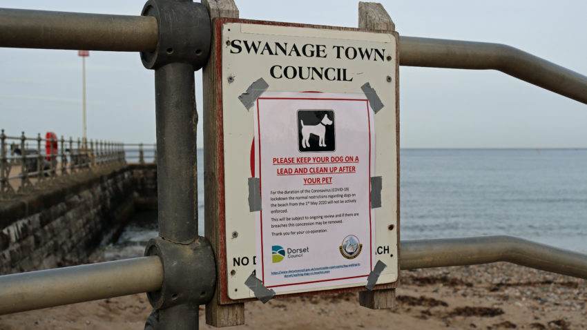 Dog notice on seafront railings