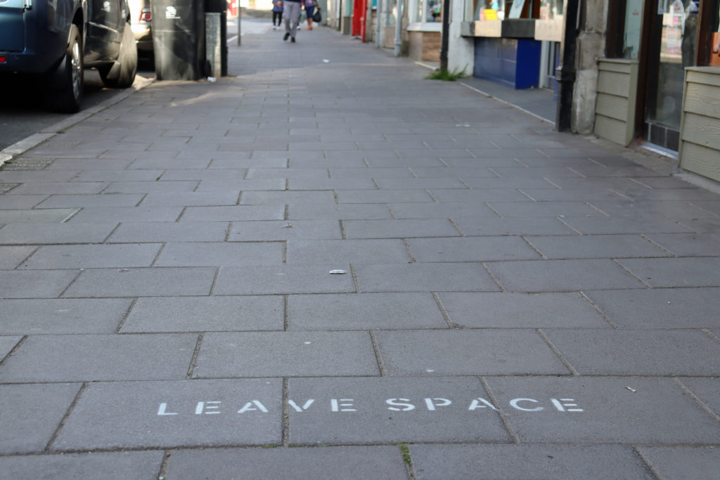 'Leace space' social distancing sign