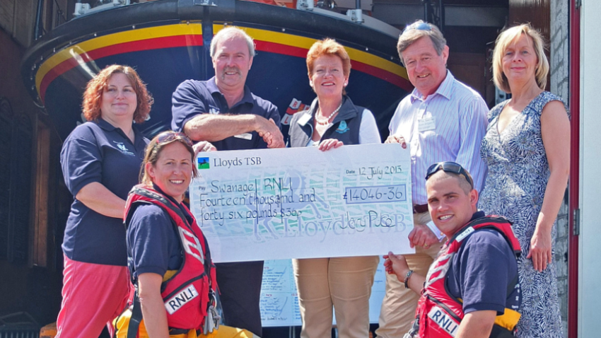 Swanage Lifeboat Station chairman, Peter Foster accepting a cheque