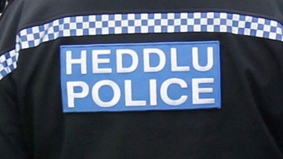Heddlu Police sign