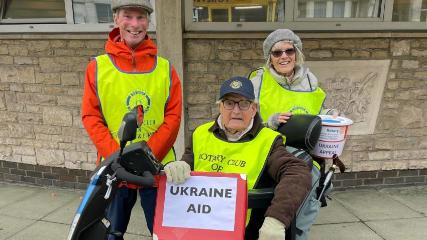 Rotary collecting for Ukraine outside the library