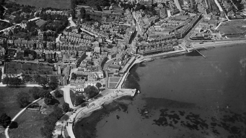 Aerial photo of Swanage seafront in 1925