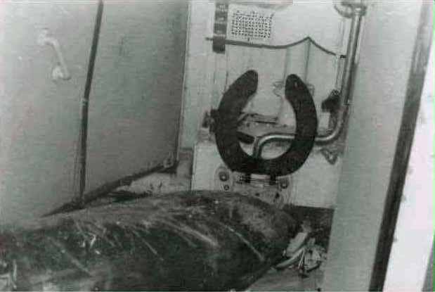 Bomb in the toilet on HMS Antrim, 1982