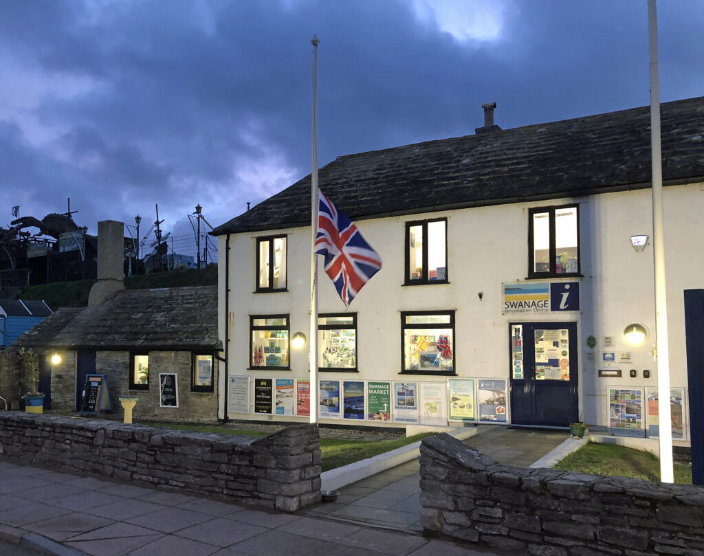 Information centre Flag at half mast after death of Queen