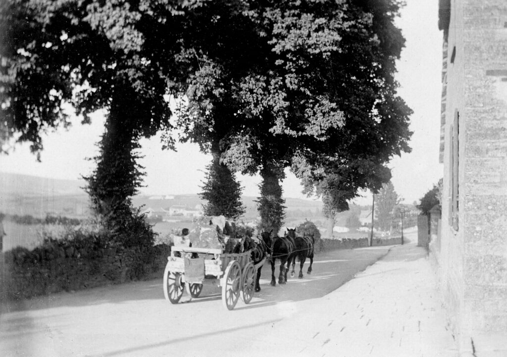 A stone wagon trundles its load along the road at Herston in 1910