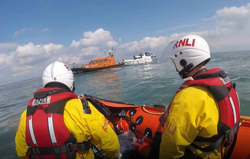 Poole Lifeboat go to rescue of cabin cruiser on fire