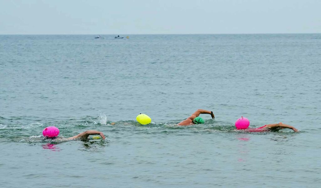 Practising iswimming n Swanage Bay