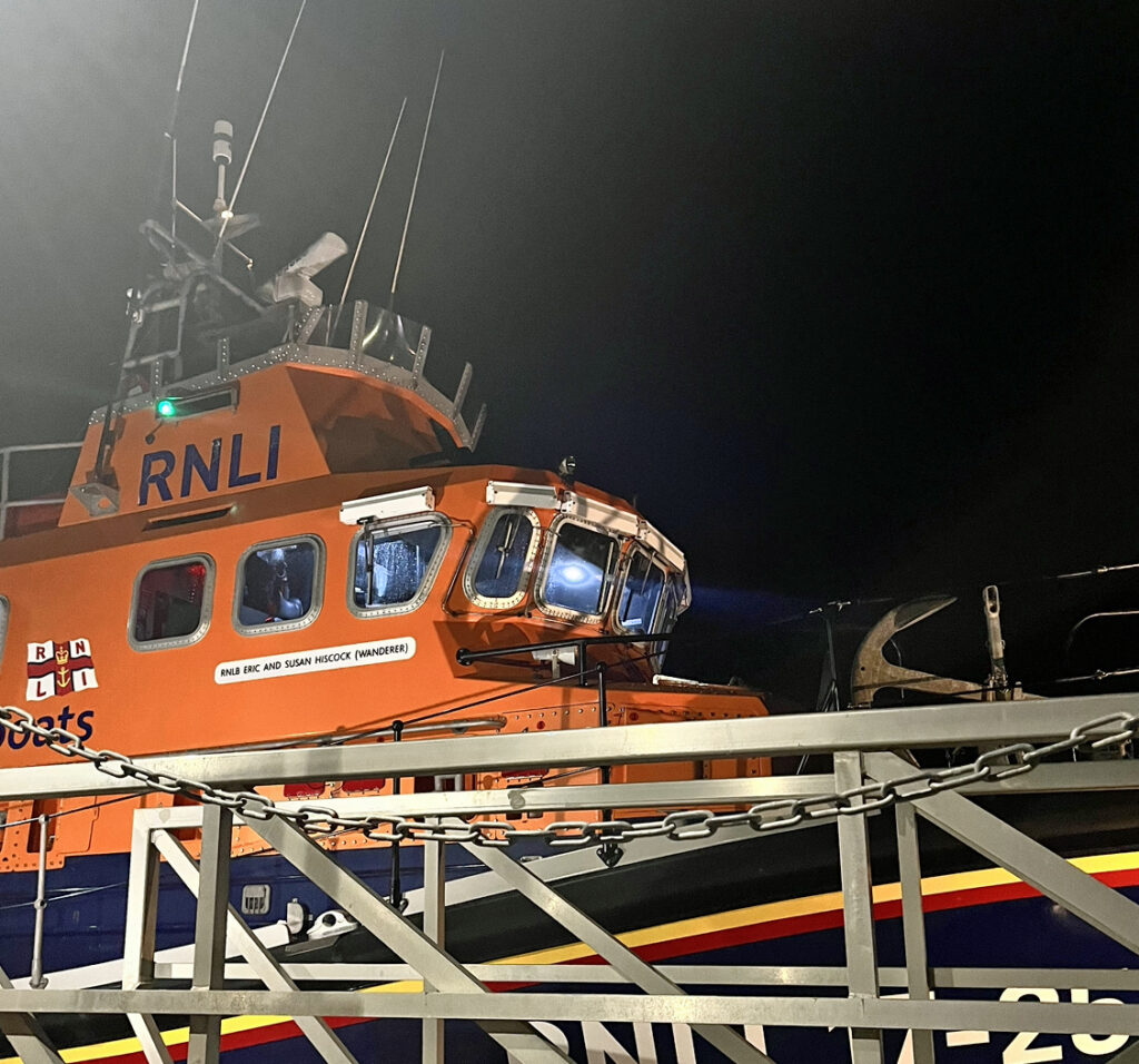 Yarmouth lifeboat returning to lifeboat station