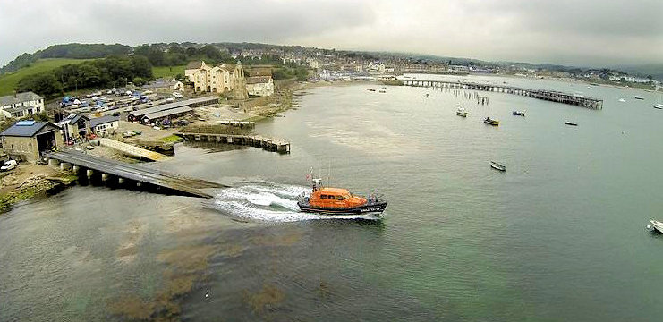 Swanage all weather lifeboat launches to help search for a missing person