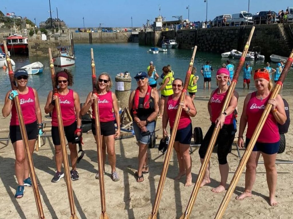 Swanage sea rowing womnen's A crew lineup at Newquay 2023